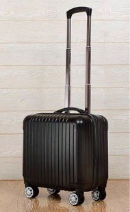 18 吋 黑色行李箱 可攜帶上機