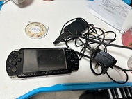 PSP 2006 手提遊戲機（欠電池）（跟原裝遊戲一隻，充電火牛一套）