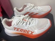 Adidas Terrex 越野跑鞋