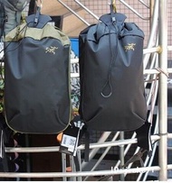 代購ARC'TERYX始祖鳥雙肩背包 男女中性通勤後背包 Arro 20L 戶外登山背包 防水筆電包 旅行背包 休閒收納桶包