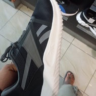 sepatu rebook original pria