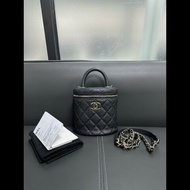 Chanel 黑色淡金扣荔枝牛皮手柄 圓筒化妝袋