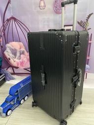 款靚盡在Fashiontrade ：30 吋鋁合金框柱體大容量行李箱旅行箱 30 inch aluminium frame lugguage 79 x 40x 37 cm （符合一般行航空公司寄存規定158cm）
