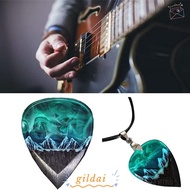GILDAI Guitar Pick Necklace, Retro Resin Resin Guitar Pick, Creative Presents Handmade Heart Necklac