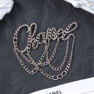 Chanel 06年素银链条字母胸针