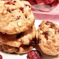 SoEnakz~Cranberry White Chocolate Cookies [HALAL]