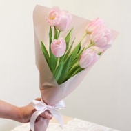 蜜桃粉鬱金香花束