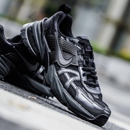 รองเท้าผู้หญิง[TRENDX] NIKE V2K RUN 'METALLIC SILVER BLACK' WOMEN (FD0736-001) 35.5