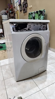 Mesin cuci Electrolux front loading EWF984 - Bekas