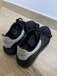 Alexander McQueen 黑色閃粉波鞋