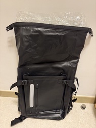 黑色戶外防水背包 30L