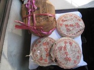 春節特賣~馬幫牌【04年?雲南七子餅茶357g】昆明市春城茶廠 無內飛內票 有一絲帶 【產品名稱】普洱生茶? 【產品廠家