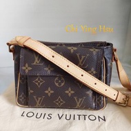 LV 路易威登 M51165  🎀現品實拍 🎀斜背款 豆腐包 viva Cite~二手品