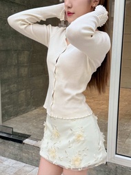 Rene_club - La Fleur Skirt กระโปรงซาตินเอวต่ำตกแต่งดอกไม้ ลูกไม้