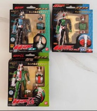 幪面超人裝著變身舊1號，舊2號，V3