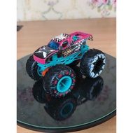 Hot Wheels Monster Truck Podium Crush Pink 1:64