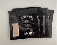 Dior 恆久貼肌柔霧粉底液