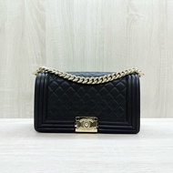 CHANEL黑色荔枝皮亮金釦BOY25/A67086