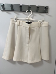ZARA 米白色西裝短褲