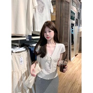 Gentle style sweet lace V-neck shirt for women 2025 summer new fashion design niche age-reducing shi