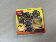 現貨 全新 美版 英語版 Pokemon TCG 2026 Pokemon Day Pikachu Collection寶可夢 2026 比卡超 比卡丘 禮盒