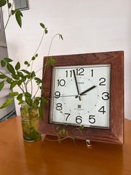 日本 vintage 昭和年代 citizen 實木掛牆鐘。made in J apan。size cm30 x30cm。厚 8cm。