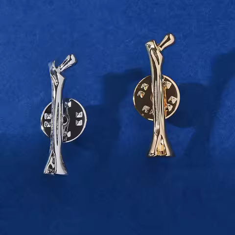 Catuni Bone Femur Orthopedic Pin Brooch Medical Lapel Lanyard Backpack Badge Gift for Doctor Nurse O