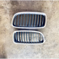 BMW F30 front grill BLUD colour ( used )