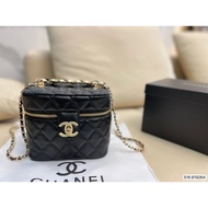 22.2.27 Updated chanel chanel chanel Chain Cosmetic Bag Square Bag~22 New Style Bag Really Beautiful
