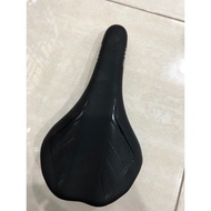 ADLIB HD BLK 145MM SADDLE