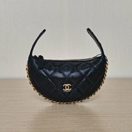 CHANEL 黑色羊皮鐳射標金扣呼啦圈月牙包超Mini13皮穿鏈滾邊肩背包