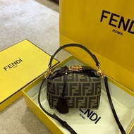 FENDI 經典老花 Mini 飯盒包 斜孭袋 棕色