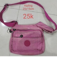 Tas selempang sling bag anak perempuan 25x15 cm Kipling preloved