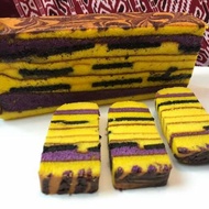 Kek lapis sarawak.