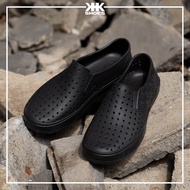 Khkshoes รองเท้าคนหัวครัว รองเท้า  KHK ONE - BLACK -เคเอชเค ชูว สีดำ