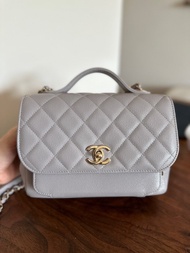 Chanel business affinity light grey medium 23cm