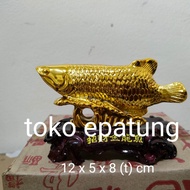 patung ikan arwana / pajangan fengshui ikan arwana - 12 cm