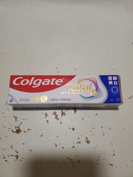 Colgate 高露潔 ｜ 全效Total專業護齦美白牙膏 ｜ 24小時抗菌防護 ｜ 3倍對抗牙菌膜減流血110g單支