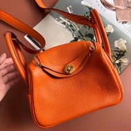 🍊天菜 超可愛 ::HERMES:: 愛馬仕 B刻愛馬仕橘金釦MINI LINDY手提肩背包