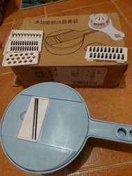 多功能刨絲器套裝 不銹鋼+pp   5刀片+刀片盒+沥水藍+切菜飯+容器+护手器+蛋清分離