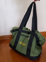 伸縮旅行袋，可伸高HK mall 買用過一次材質:加厚防水牛津布
重量: 1.35kg (+/-0.1)
尺寸:
摺疊後: 45cm(長) x 28cm(闊) x 6cm(高) (+/-2cm)
擴展