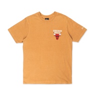 New Era เสื้อยืดแขนสั้นรุ่น Chicago Bulls League Washed Cotton Deep Sand Brown Short Sleeve T-Shirt