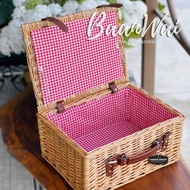 บ้านหวาย- ตะกร้าปิคนิค บุผ้าลายสก๊อตสีแดง Willow Basket