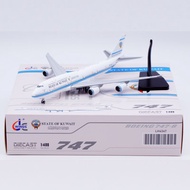 Airplane JCWINGS 1: 400 Alloy Airplane Model Kuwait Boeing B747-8 9K-GAA