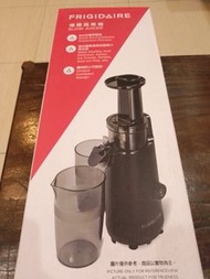 慢磨蔬果機 美國富及第Figidaire Healthy Drinks慢磨蔬果原汁機FKJ-3s1301l質感黑色