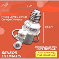 Fitting Lampu Sensor Cahaya Otomatis E27 PIOLIN / REIDA