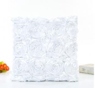 BEAR - 立體玫瑰繡花居家抱枕（漂白色）（尺寸：42*42（含500克磨毛布高彈3維棉芯））