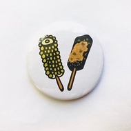 台灣味 經典零食美食 插畫圖案 徽章/別針-烤玉米與豬血糕