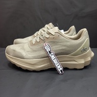 Alo Yoga Runner Tan Shoes