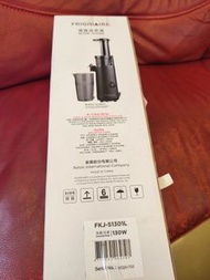 美國富及第 Frigidaire Healthy Drinks 慢磨蔬果原汁機 FKJ-S1301L 質感黑